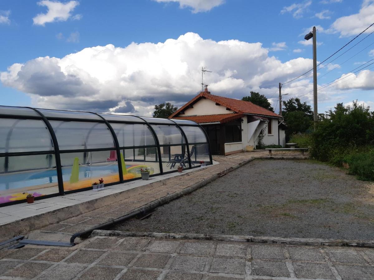 Maison A La Campagne Avec Piscine Flayat Buitenkant foto